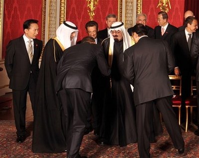 Obama bowing to King Abdullah of Saudi Arabia
